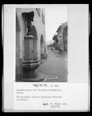 Wandbrunnen mit Mondsichelmadonna