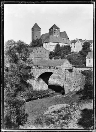 Rastenburg (Ketrzyn/Polen). Stadtansicht mit Eisenbahnlinie, Kirche und Ordensburg