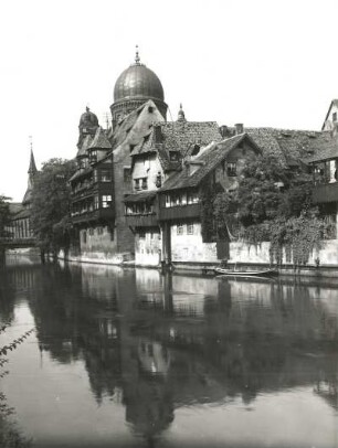 Nürnberg, Häuser am Ufer der Pegnitz : Nürnberg. Häuser am rechten Ufer der Pegnitz gegen Synagoge