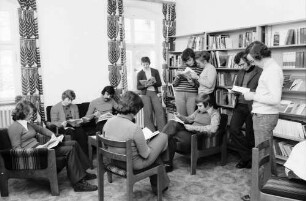 St. Ulrich: Landvolkshochschule St. Ulrich; in der Bücherei