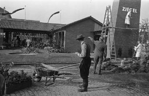 Ausstellung "sparen - bauen - wohnen" auf dem Festplatz.