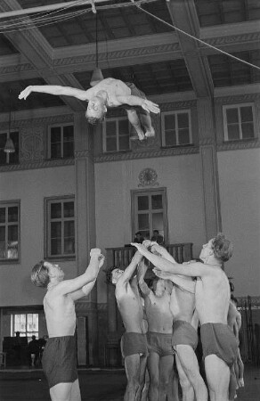 Turner der DHfK (Deutsche Hochschule für Körperkultur)