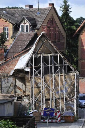 Quedlinburg - Desolates Fachwerkhaus : Holzgerippe eines desolaten Fachwerkhauses in der Kaiser-Otto-Straße. Aufgenommen am 20. Juli 2012 in Quedlinburg