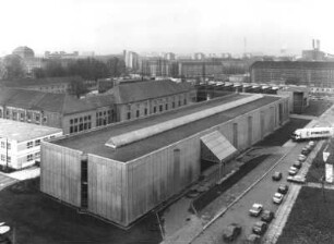 Dresden-Altstadt, Kleine Packhofstraße. Theaterwerkstätten. Westflügel. Blick vom Erlwein-Speicher nach Südsüdost