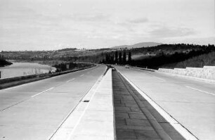 Rheinweiler: Autobahnbauwerk Doppelrampe; Blick von mittlerer Stützmauer nach Norden