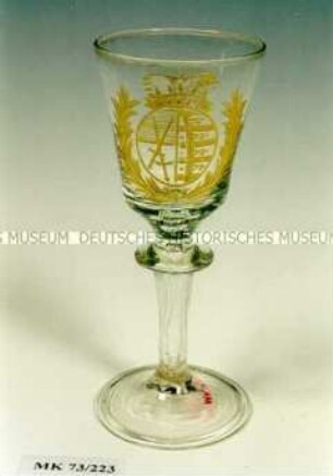 Stengelglas mit kursächsischem Wappen und Kurhut