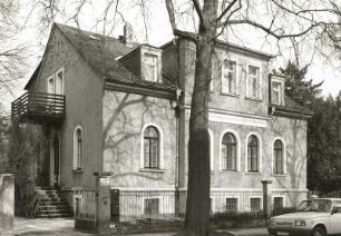 Dresden-Neustadt, Nordstraße 12. Wohnhaus (1851/1900). Straßenansicht mit Einfriedung