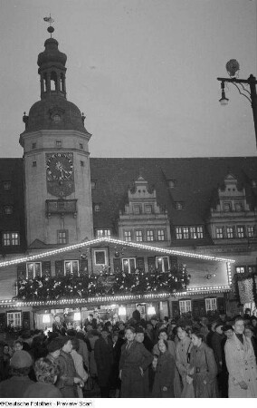 Leipziger Weihnachtsmarkt bei Dunkelheit