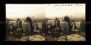 Blick über Cimitero delle Porte Sante auf Florenz