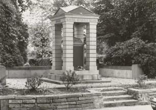 Denkmalanlage für die Gefallenen des 1. Weltkrieges : Denkmalanlage für die Gefallenen des 1. Weltkrieges. Stein (nach 1918). Wittichenau, am Friedhof