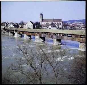 Bad Säckingen: alte Holzbrücke und Fridolinmünster