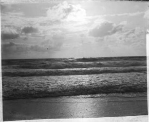 Nordsee : Blick auf heranrollende Wellen der Nordsee