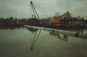 Einschwimmen eines Dükers am Mittellandkanal