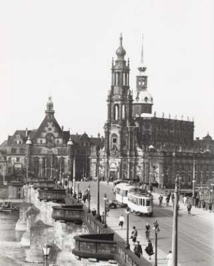 Dresden, Blick über die Augustusbrücke zur Altstadt : Dresden, Straßenbahnverkehr, Hechtwagen, Augustusbrücke