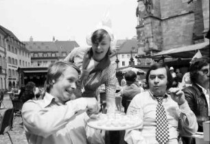 Freiburg: Holländische Mädchen; mit Käse