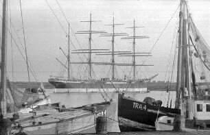 Travemünde: Segelschulschiff Passat, im Hafen