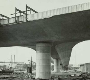Budapester Straße : Dresden, Kleine Plauensche Gasse, Straßenbrücke