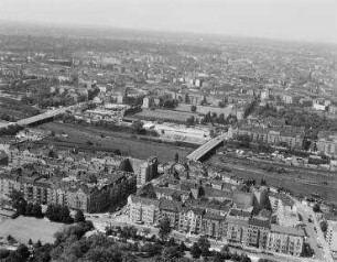 Luftaufnahme, Blick von Nord-Osten auf die Wohnbebauung zwischen Monumentenstraße und Kolonnenstraße. Berlin-Schöneberg, Monumentenstraße