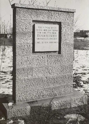 Prager Straße, Ferdinandstraße : Dresden. Prager Straße Ecke Ferdinandstraße. Gedenkstein Prof. Rainer Fetscher