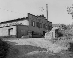 Großharthau, Fabrikweg 4. Milchhof Großharthau (um 1920). Fabrikgebäude. Hofansicht. Blick von der Zufahrt