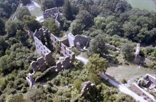 Singen: Hohentwiel, Ruinen der Kellereigebäude von oben