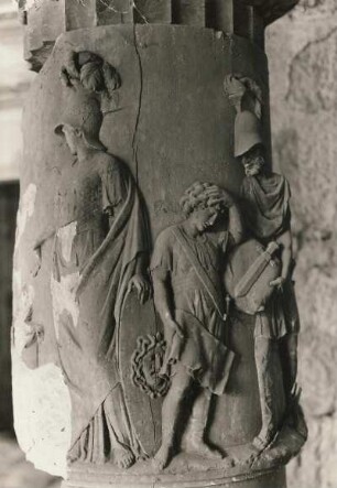 Grabmal Christiani : Grabmal Christiani. Sandstein (1805; F. Pettrich). Teil des antikisierenden Frieses. Dresden. Ehemals Innerer Neustädter Friedhof, später im Palais im Großen Garten (dort 1945 brandbeschädigt)