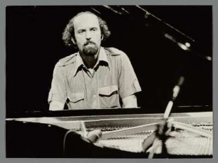 György Szabados : Portrait des Pianisten György Szabados bei der Jazzbühne Berlin in der Volksbühne Berlin