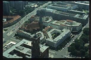 Berlin, Nikolaikirche,Berlin, Rotes Rathaus,Berlin, Großgaststätte Ahornblatt,Berlin, Nikolaiviertel,Berlin, Molkenmarkt : Blick vom Fernsehturm