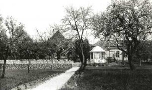Moritzburg, Markt 9. Adams Gasthof. Ansicht über den Gästegarten