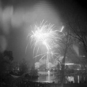 Feuerwerk im Stadtgarten zum Auftakt der Sommersaison.