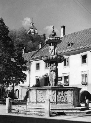 Stadtbrunnen : Stadtbrunnen. Marmor (1563). Friesach, Hauptplatz
