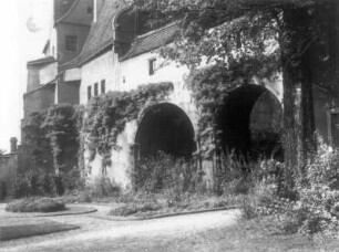 Schloss Hinterglauchau : Glauchau. Schloß Hinterglauchau (1460-1470; Arnold von Westfalen, Umbau 1525). Teilansicht mit überdachtem Burgtor