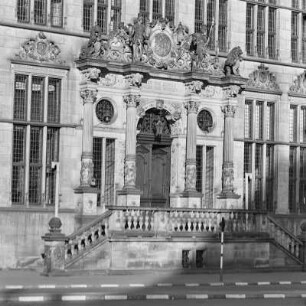 Der Schütting in Bremen, Haus der Kaufmannsgilde, Hauptportal