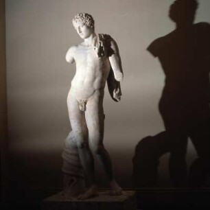 Andros, Inselhauptstadt. Museum, Stiftung der Familie Genlandrís. Der lebensgroße Hermes von Andros, Mitte 4. Jh. v. Chr.