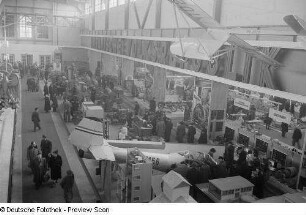 Blick von oben in die Ausstellungsfläche von Ungarn