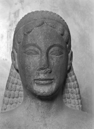 Kuros aus dem Heiligtum des Apollon Ptoios