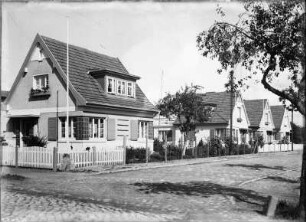Güstrow, Kiebitzweg : Güstrow. Siedlungshäuser, Kiebitzweg/Ecke Heideweg. Blick nach Nordwesten