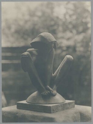 Hockende auf der Kugel, 1921, Bronze