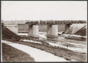 Myslowitz (Myslowice/Polen). Grenzbrücke mit Güterzug