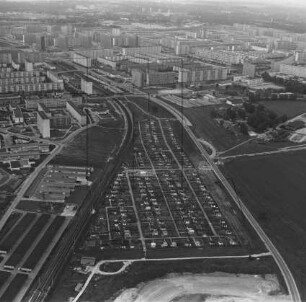 Kleingartenanlage am Zollrain in Halle-Neustadt : Blickrichtung Nordosten zum Wohnkomplex II