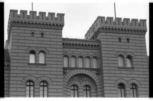 Kleinbildnegativ: Finanzamt Kreuzberg, 1976