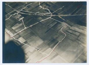 Foto neuer französischer Gräben östlich von Rutoire (Luftbild)