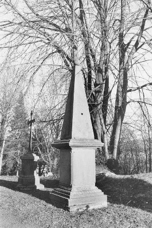 Grabmäler (Friedhof); Gründau, Beim Kirchhof