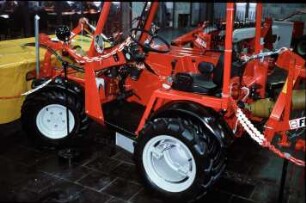 Fotografie: Futtererntetechnik, Frontmähwerk, Trommelmähwerk, Bergtraktor