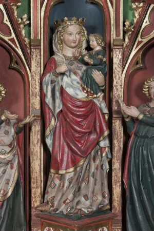 Mittelnische mit Madonnenfigur — Madonnenfigur