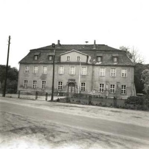 Daubitz. Ehemaliges Herrenhaus (1720). Eingangsfront