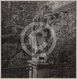 Brückenfigur "Herbst" am Wasserschloss Gießmannsdorf