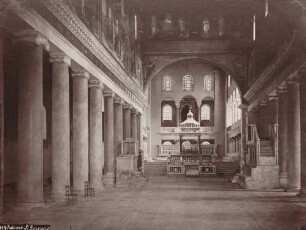 Innenansicht der Pilgerkirche San Lorenzo fuori le mura in Rom