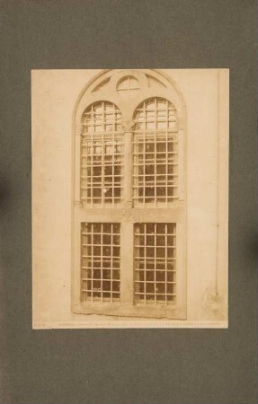 Chiesa di Badia (Badia Fiesolana), Fiesole: Fenster nahe der Sakristei