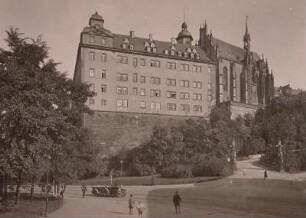 Schloss (Kirchsaalflügel, 1703-1730) und Schlosskirche von Süden